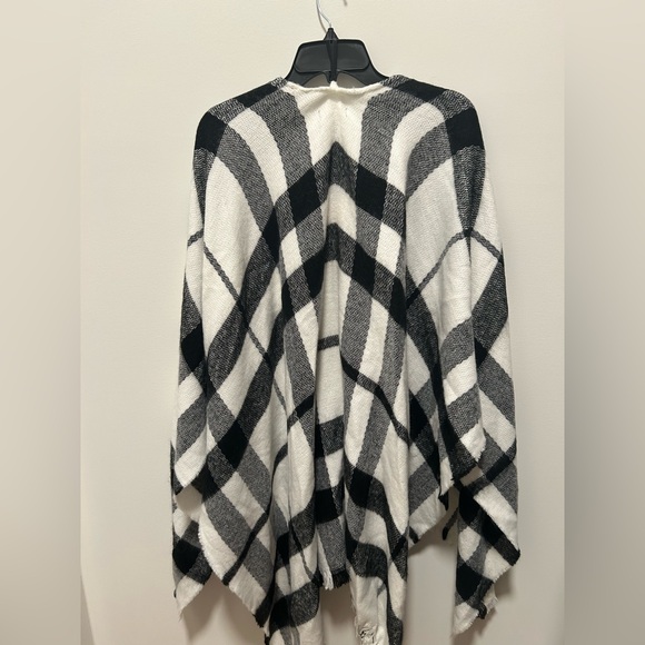 NWT Altare Shawl - Picture 3 of 3